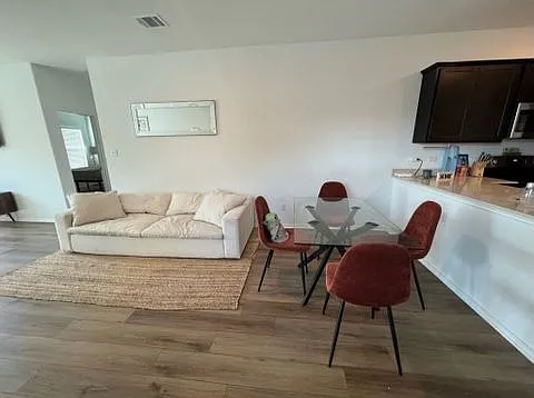 4 bed, 2.0 bath, 1627 sqft, $2,385 — Photo 4