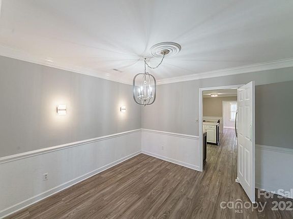4th image of 4351 Woodglen Ln