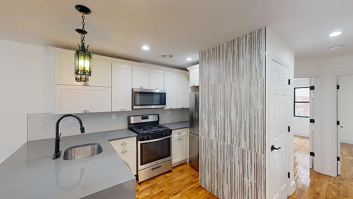 Rented by Gold-Stone Realty | media 2