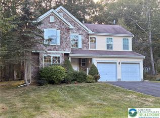 2146 Bedford Dr, Bushkill, PA 18324