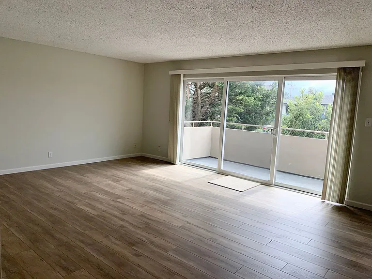 1190 W. Hillsdale Blvd. — Photo 12