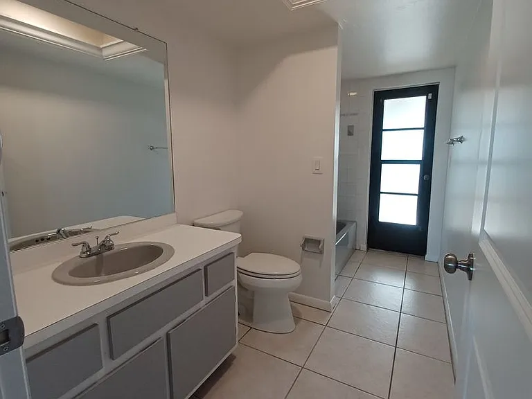 3305 SW 7th Pl — Photo 11