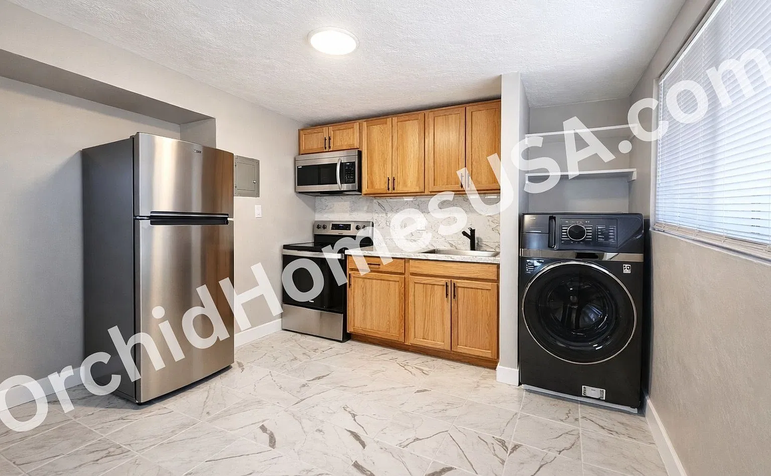 2601 East Greenway Road - #F — Photo 2