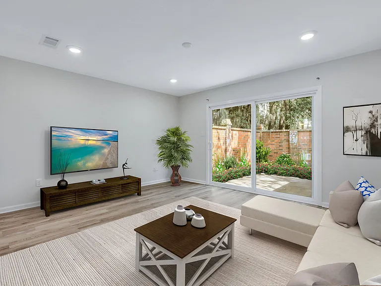 232 Stephenson Ave #4D — Photo 1