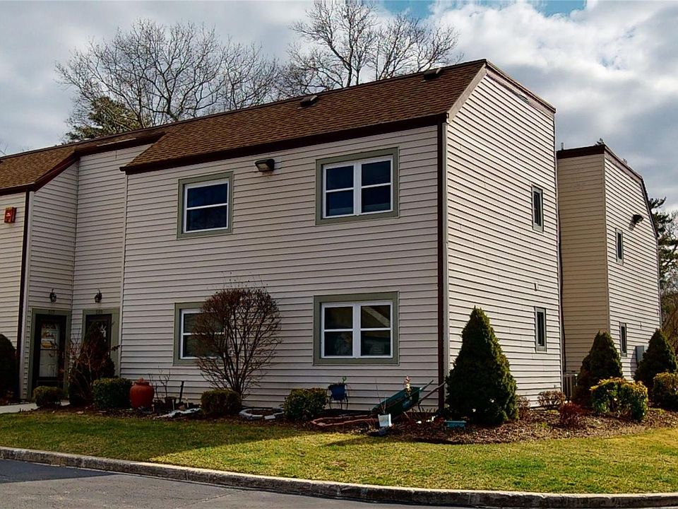 1st image of 516 Lake Ct #516