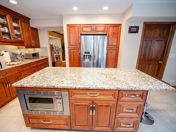 5th image of 131 Fernwood Ln