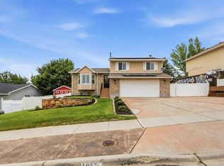 1055 E Castle Rock Rd, Sandy, UT 84094