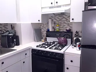 Rented by R New York