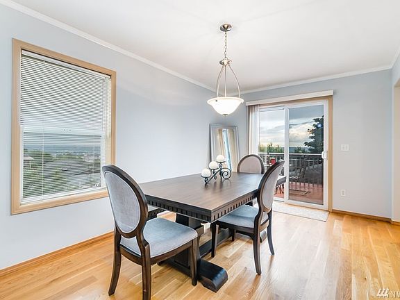 5th image of 3106 44th Ave NE