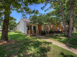 717 Creekwood Dr, Lewisville, TX 75067