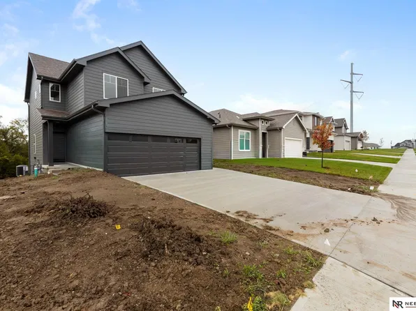 11310 Portage Cir, Papillion, NE 68046