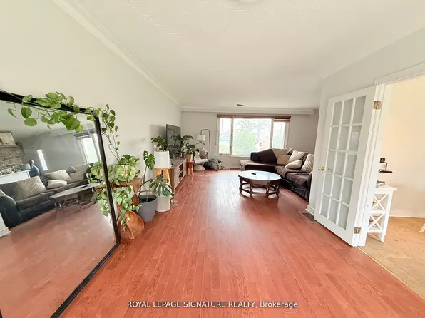 38 Burnhamthorpe Rd W, Oakville, ON L6M 4K4