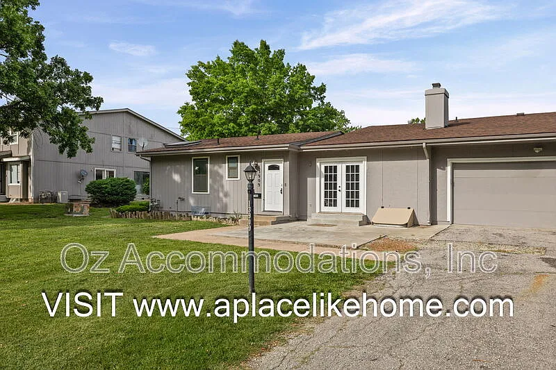 3 bed, 3.0 bath, 2256 sqft, $1,695 — Photo 4