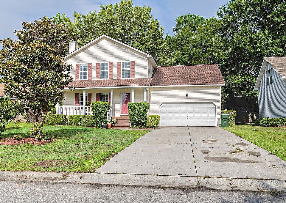 2nd image of 121 Evergreen Magnolia Ave