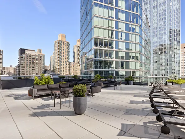 30 Riverside Boulevard image 13 of 15