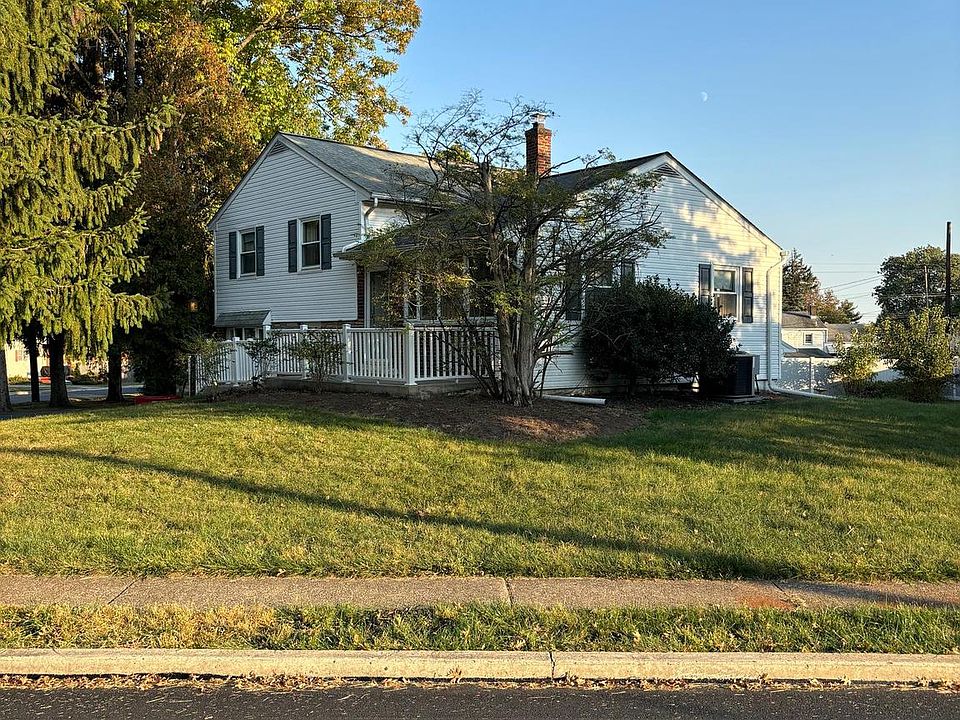 2nd image of 34 Brant Rd