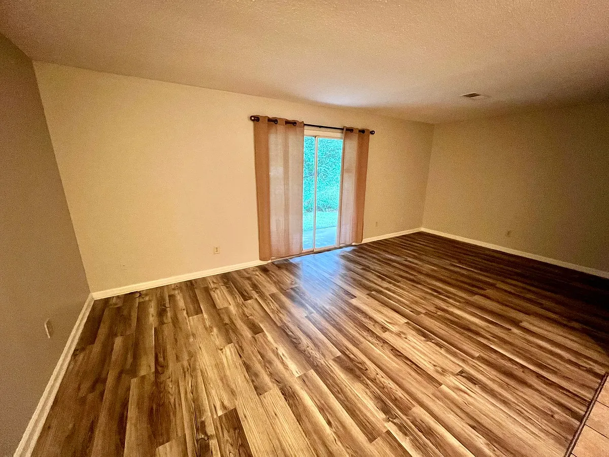 Building Photo - 3840 Overbrook Dr #27