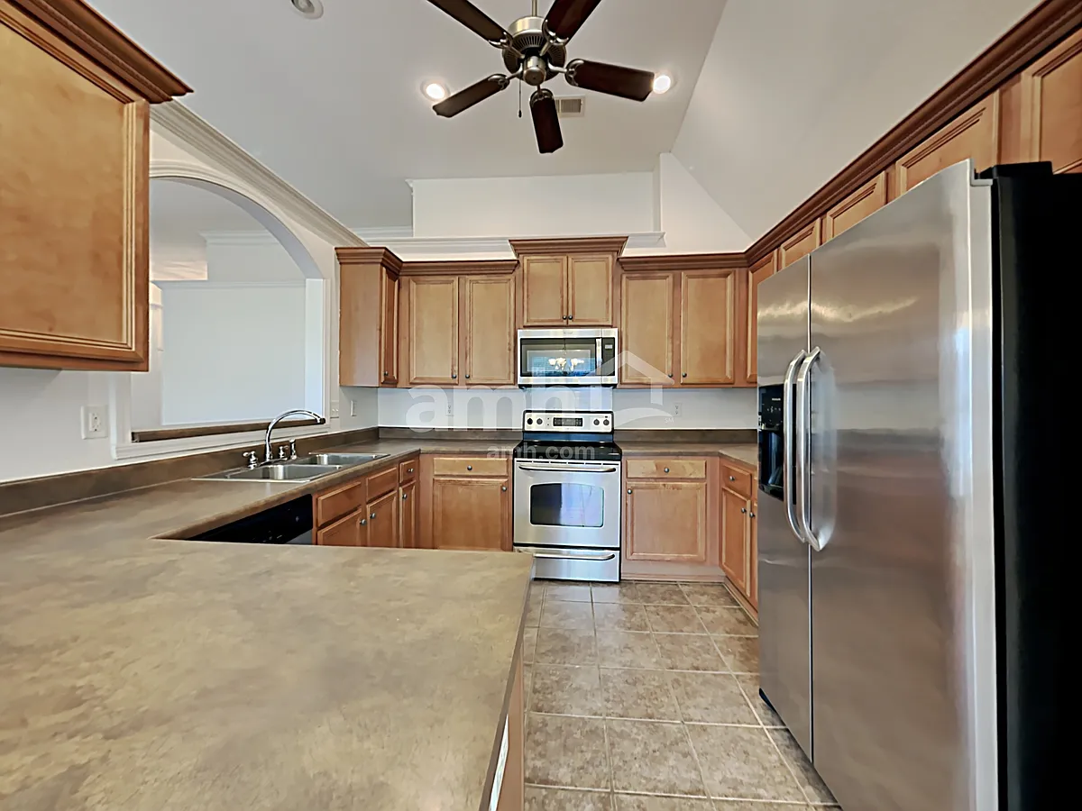 Building Photo - 410 Vaiden Dr N