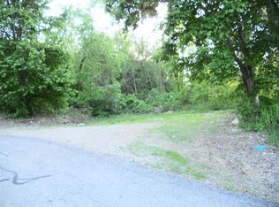 Shutterly St, California, PA 15419