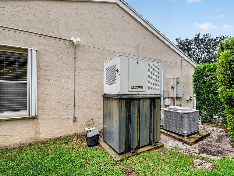 208 Caribe Ct — Photo 35