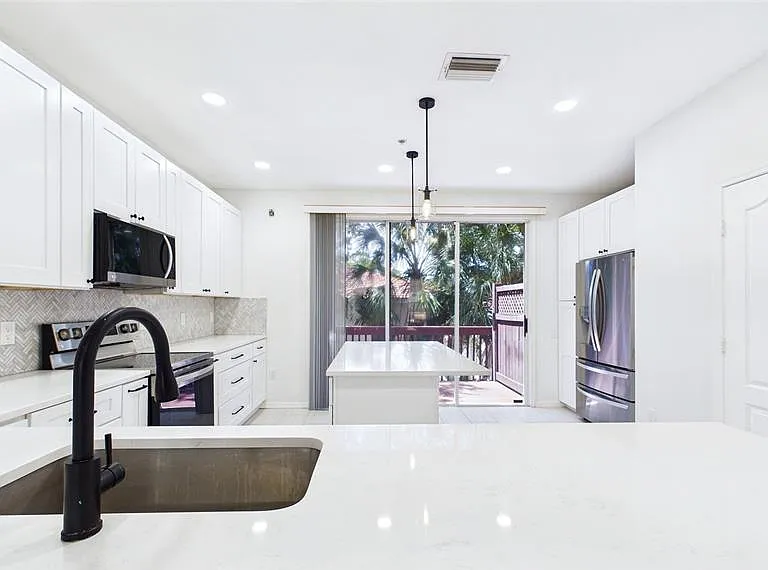 3175 Bayshore Oaks Dr — Photo 4