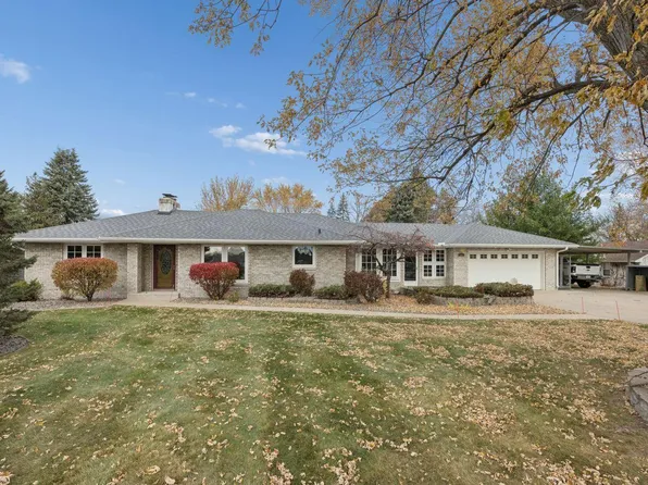 601 Viking Dr E, Little Canada, MN 55117