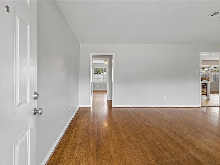 8037 Longridge Dr — Photo 4