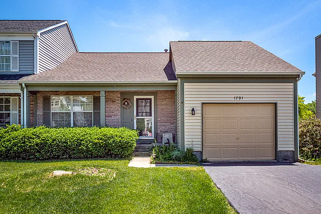 1791 Barnhill Dr photo 1