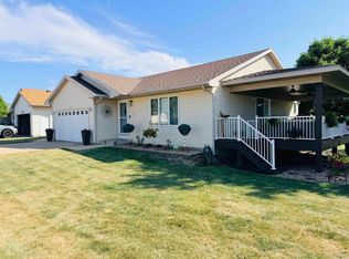 1611 Sunset Dr SW, Le Mars, IA 51031
