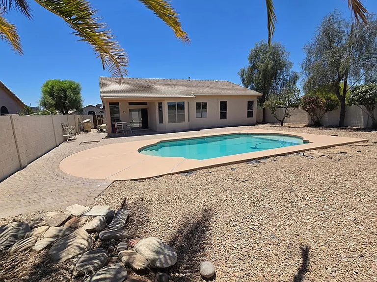 8228 W Palmaire Ave — Photo 3