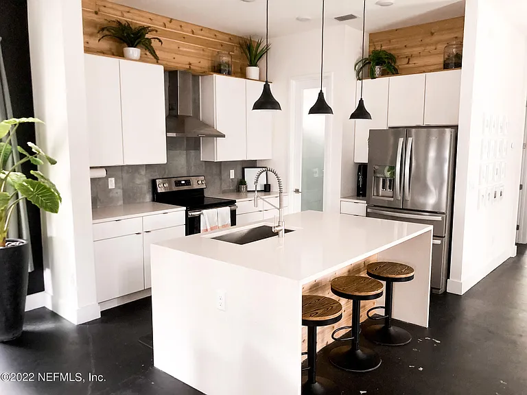 1139 N Market St — Photo 5