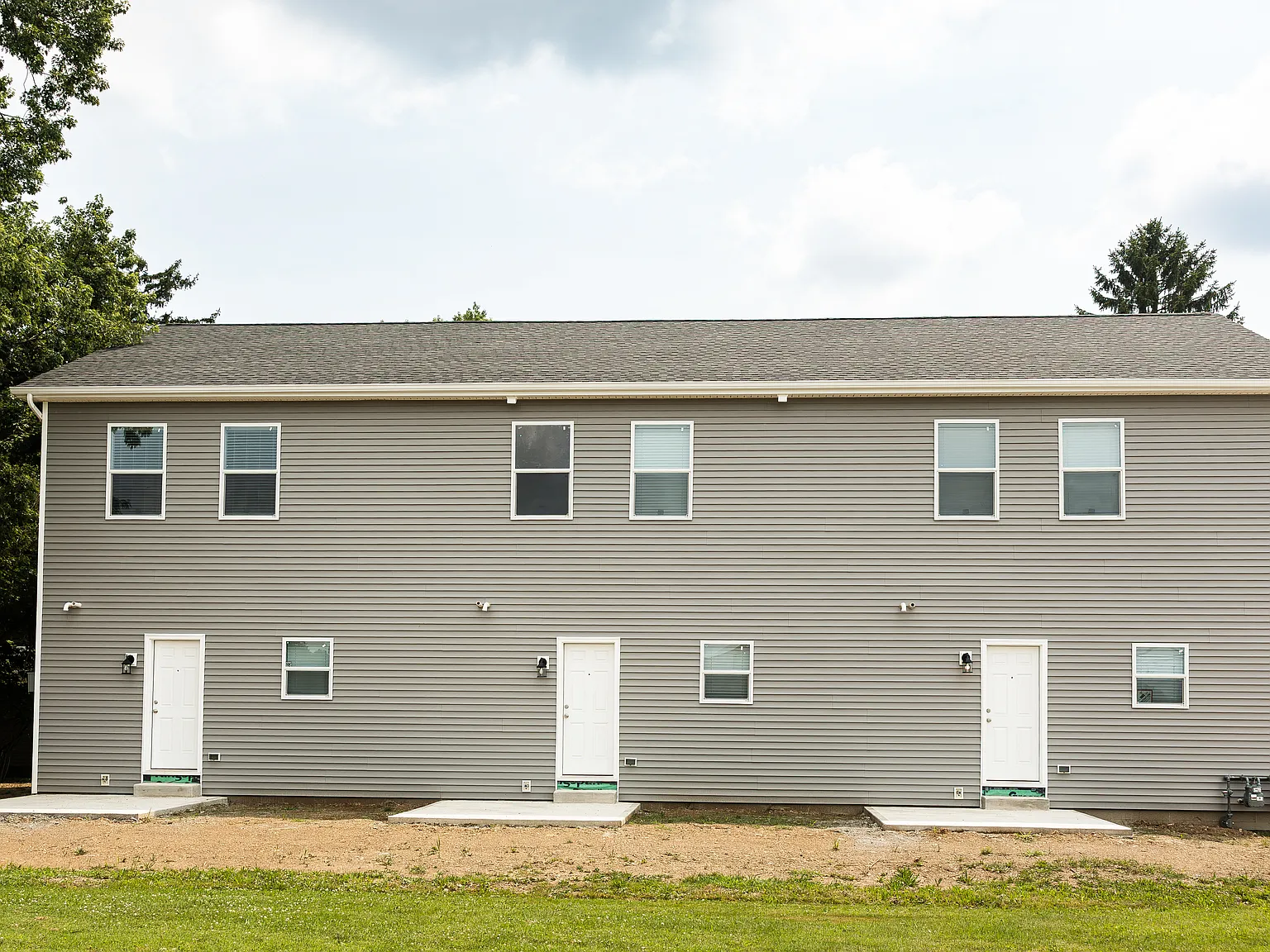 3 bed, 2.5 bath, 1350 sqft, $1,850 — Photo 2
