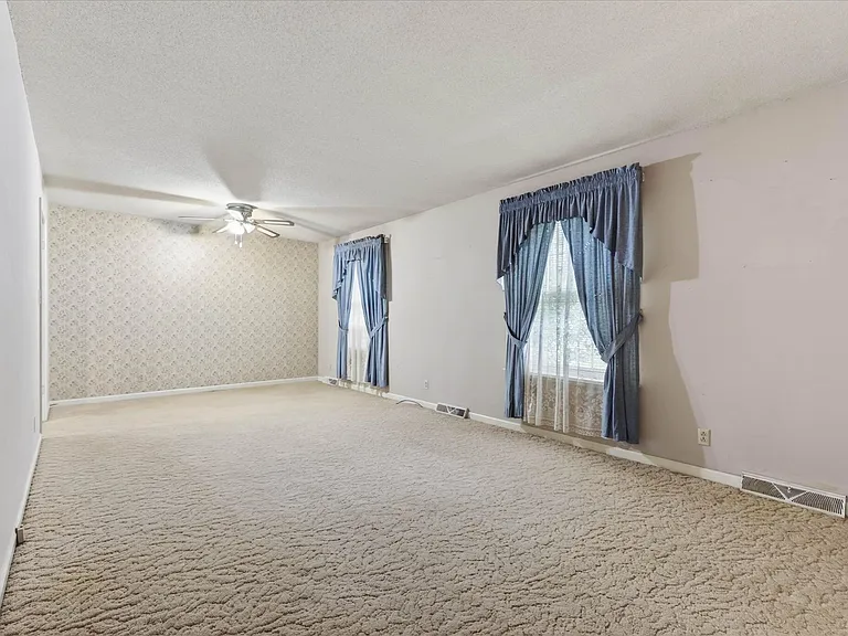 1886 Old Trenton Rd — Photo 6