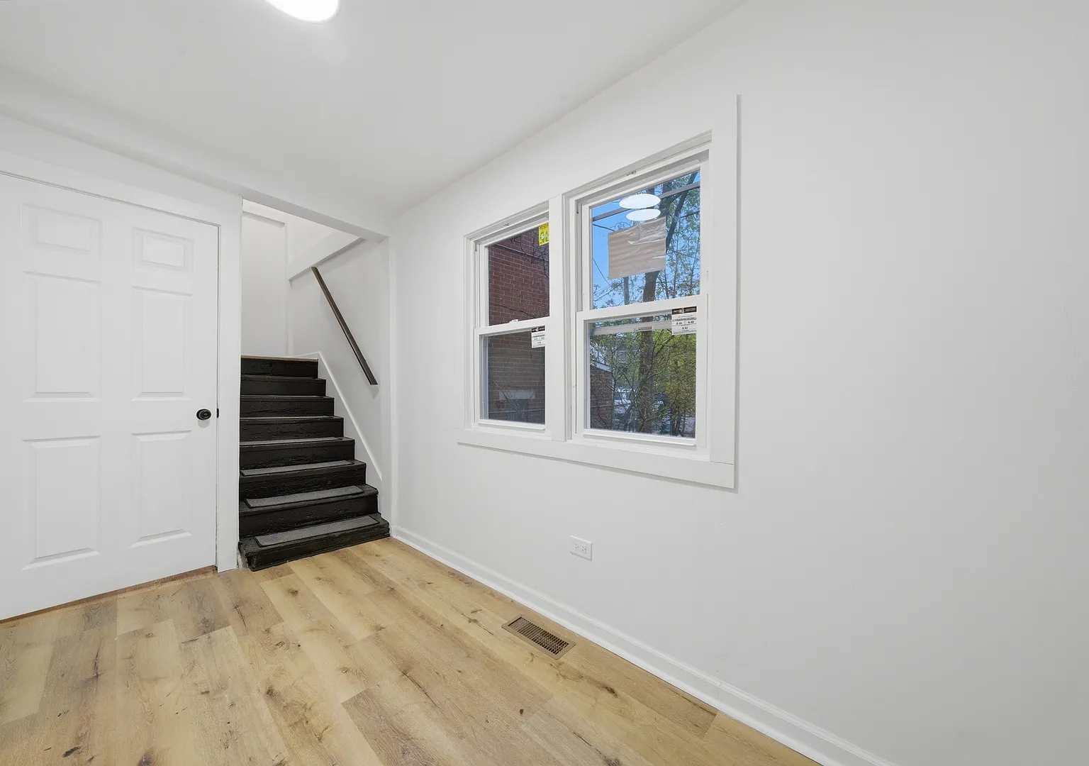 4 bed, 2.0 bath, 1975 sqft, $4,000 — Photo 4