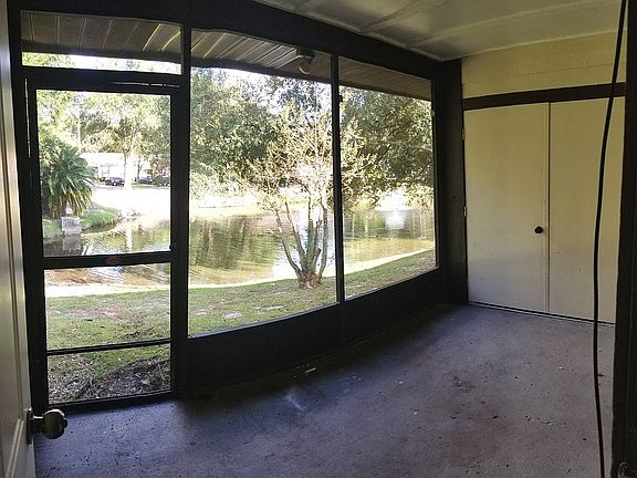 Screened in Back Porch