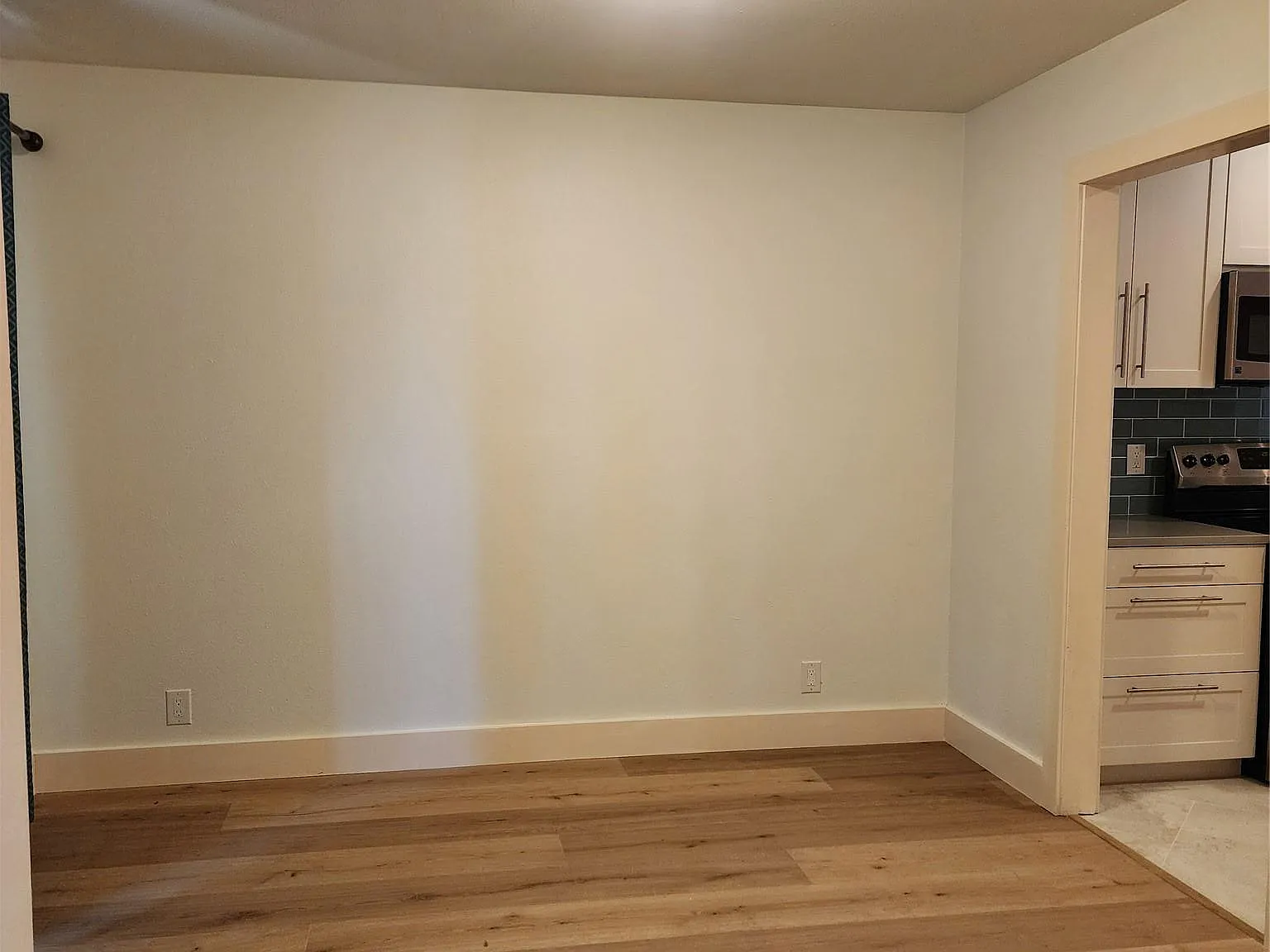 3 bed, 2.0 bath, 1880 sqft, $3,250 — Photo 3
