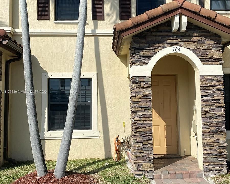 1st image of 584 SE 32nd Ave