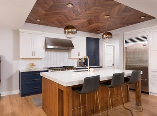 9220 Wenonga Rd, Leawood, KS 66206