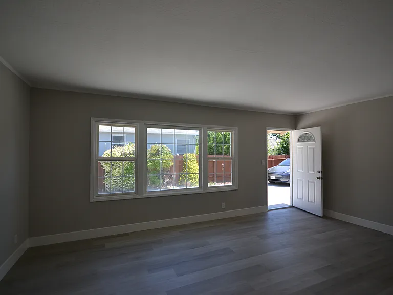 345 N Fremont St — Photo 15