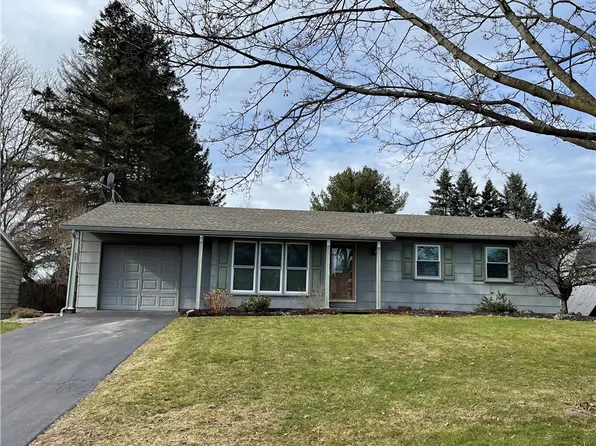 223 Hilltop Ln, Spencerport, NY 14559
