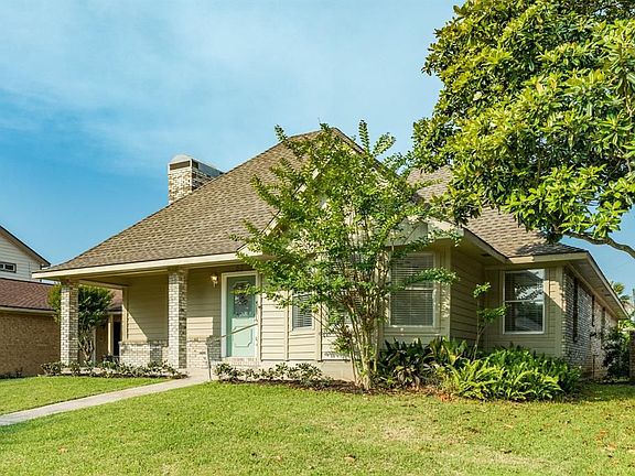 3rd image of 62 Campeche Cir