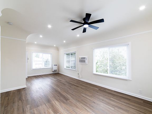 3rd image of 211 N Berendo St Unit 1/2