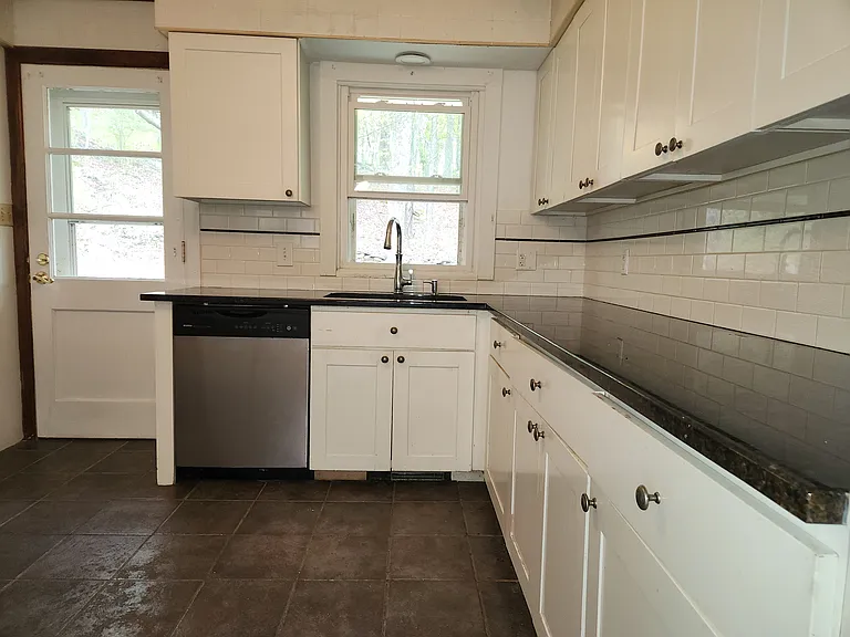 44 Lakeside Dr — Photo 8