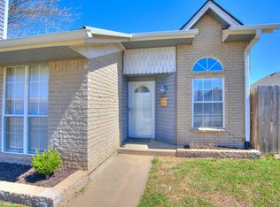 2110 Lonnie Ln, Moore, OK 73170