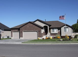 1392 W 2050 N, Clinton, UT 84015