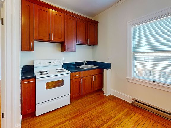3rd image of 535 41st St #22