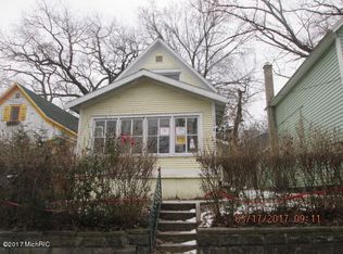 1558 Forrest Ave NE, Grand Rapids, MI 49505