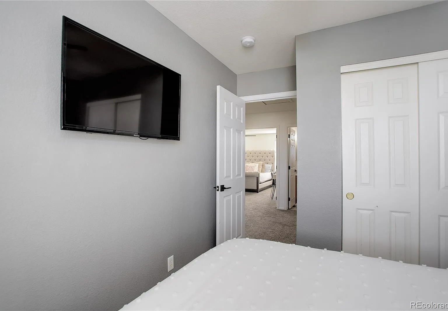 3 bed, 2.5 bath, 1400 sqft, $2,600 — Photo 1