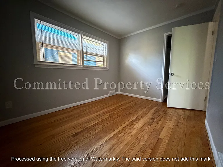 8889 Plainview Ave — Photo 6