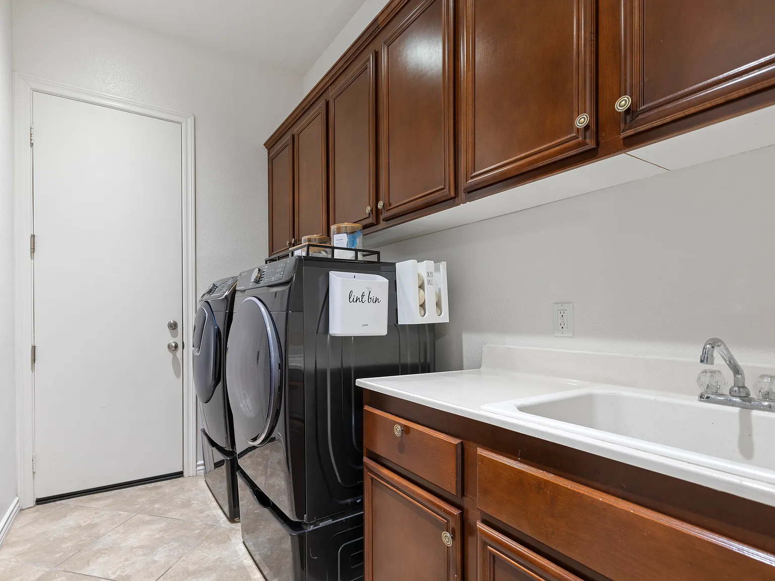 4 bed, 3105 sqft, $7,000 — Photo 4